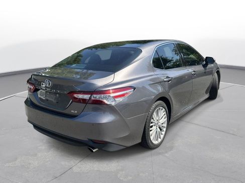 Used 2018 Toyota Camry XLE FWD image 6