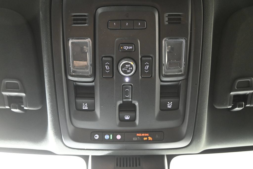 Used 2024 Chevrolet Tahoe High Country AWD/4WD image 34