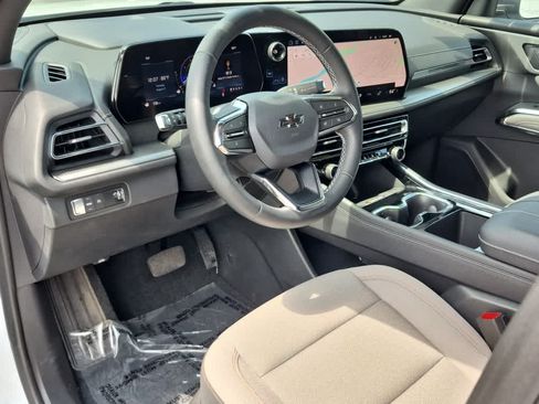 Used 2025 Chevrolet Traverse LT w/ Midnight/Sport Edition FWD image 13
