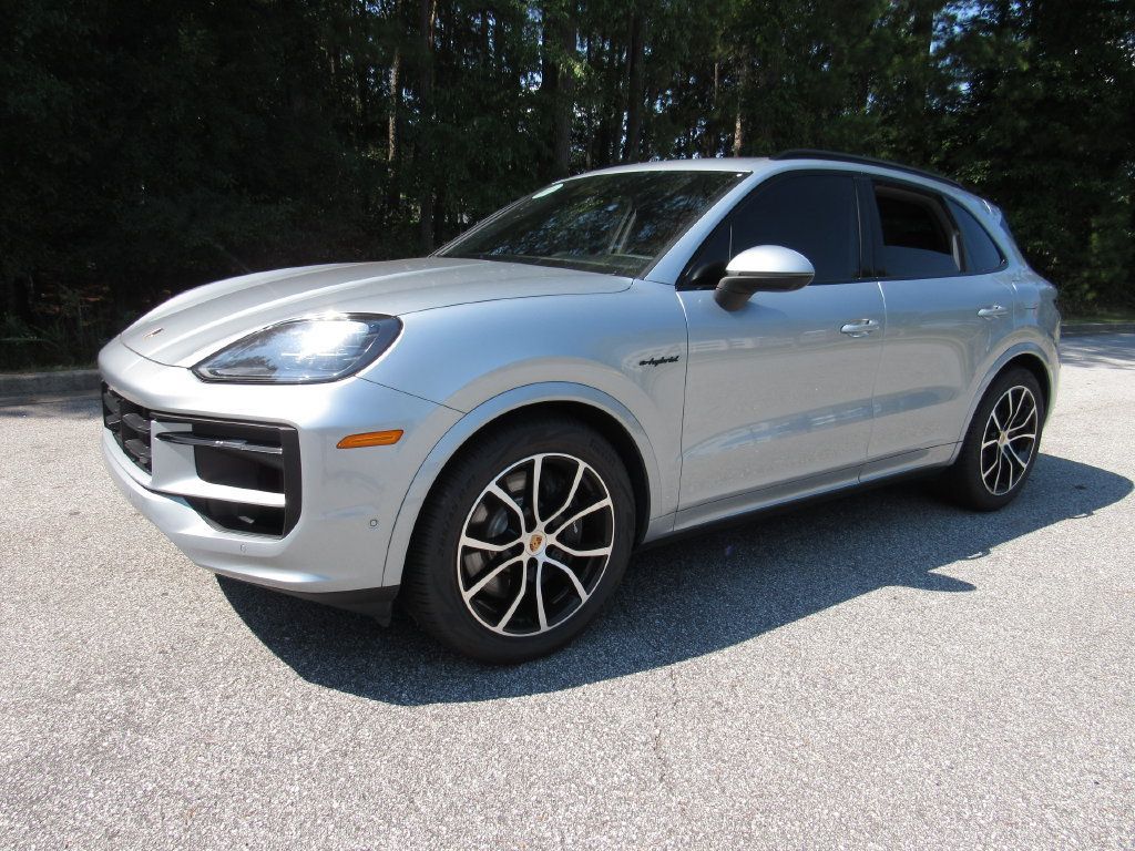 Certified 2025 Porsche Cayenne E-Hybrid AWD/4WD image 1