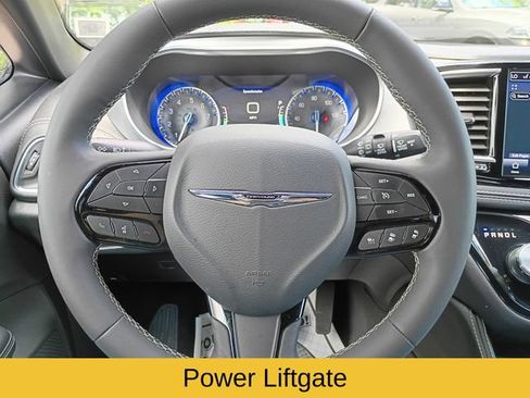 Used 2026 Chrysler Pacifica Limited w/ S Appearance Package FWD image 13
