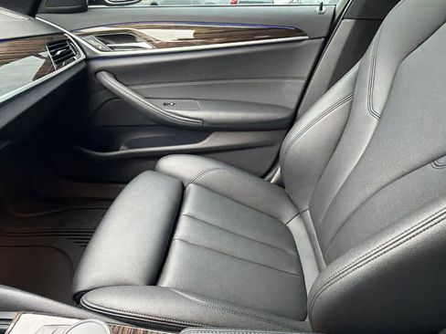 Used 2019 BMW 530e w/ Convenience Package image 12