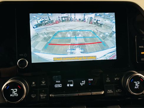 Certified 2023 Toyota Highlander LE image 10