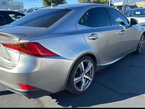 Used 2018 Lexus IS 300 image 5