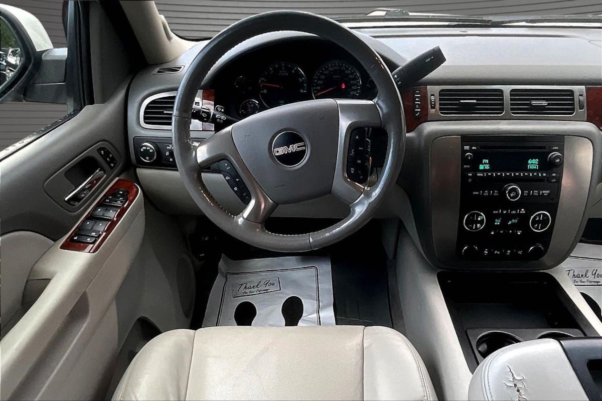 Used 2012 GMC Yukon SLT w/ SLT-2 Equipment Package AWD/4WD image 8