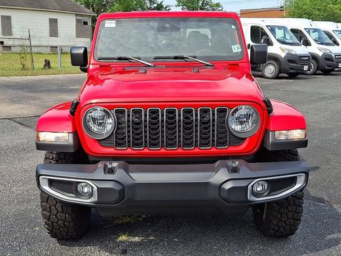 Used 2025 Jeep Gladiator Sport AWD/4WD image 2