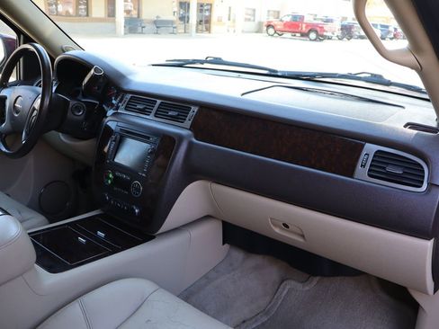 Used 2011 GMC Yukon Denali image 17