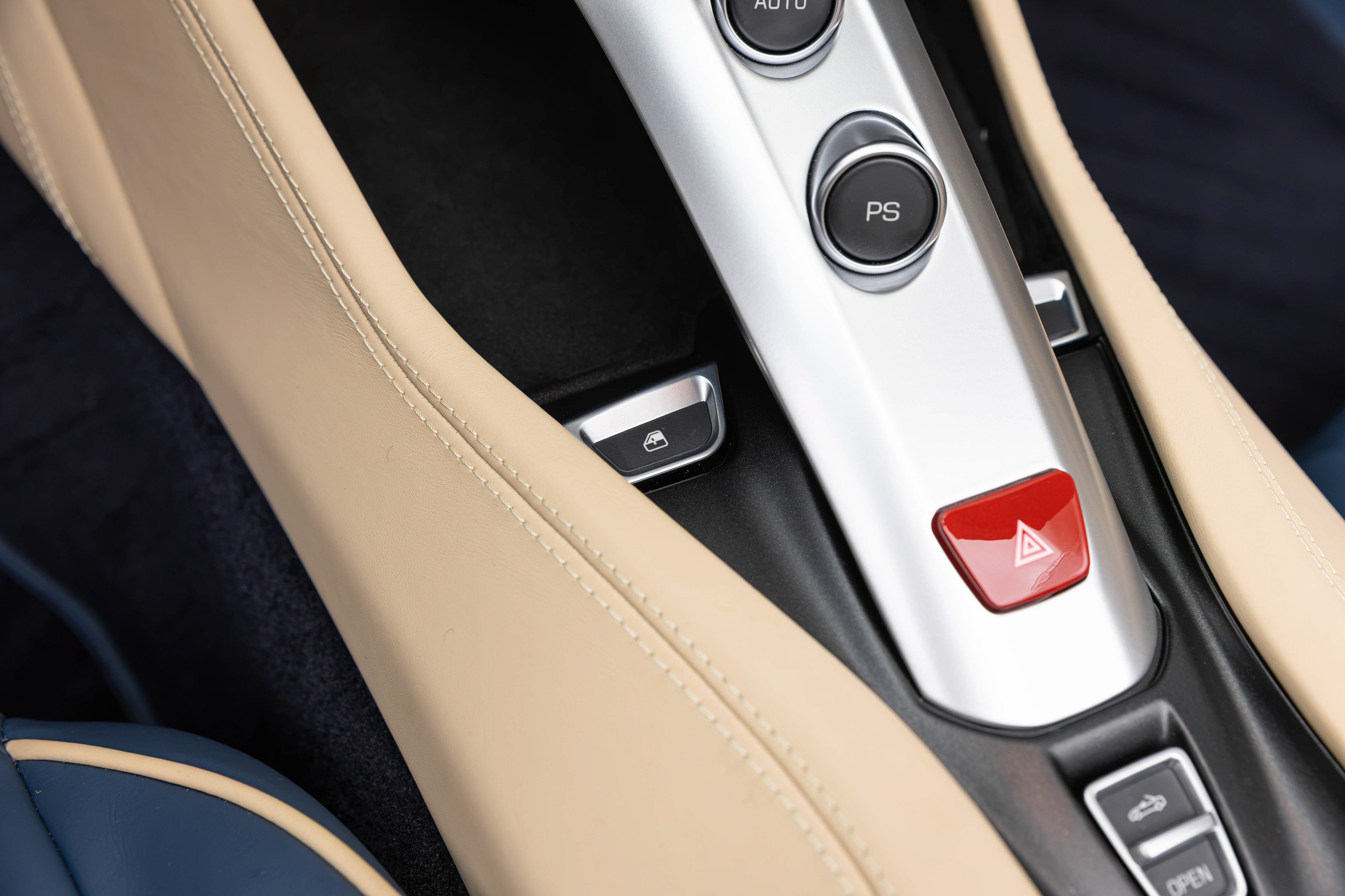 Certified 2015 Ferrari California T RWD image 37