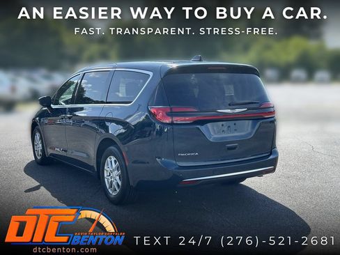 Used 2025 Chrysler Pacifica Select FWD image 7