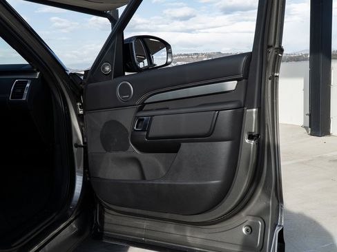 Used 2025 Land Rover Discovery Dynamic SE image 21