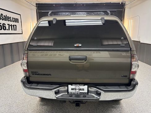 Used 2013 Toyota Tacoma 4x4 Double Cab w/ TRD Off-Road Pkg image 4