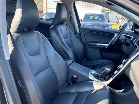Used 2016 Volvo XC60 T5 Premier w/ Protection Package image 29