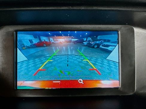 Used 2018 Ford Focus SE w/ SE Appearance Package image 18