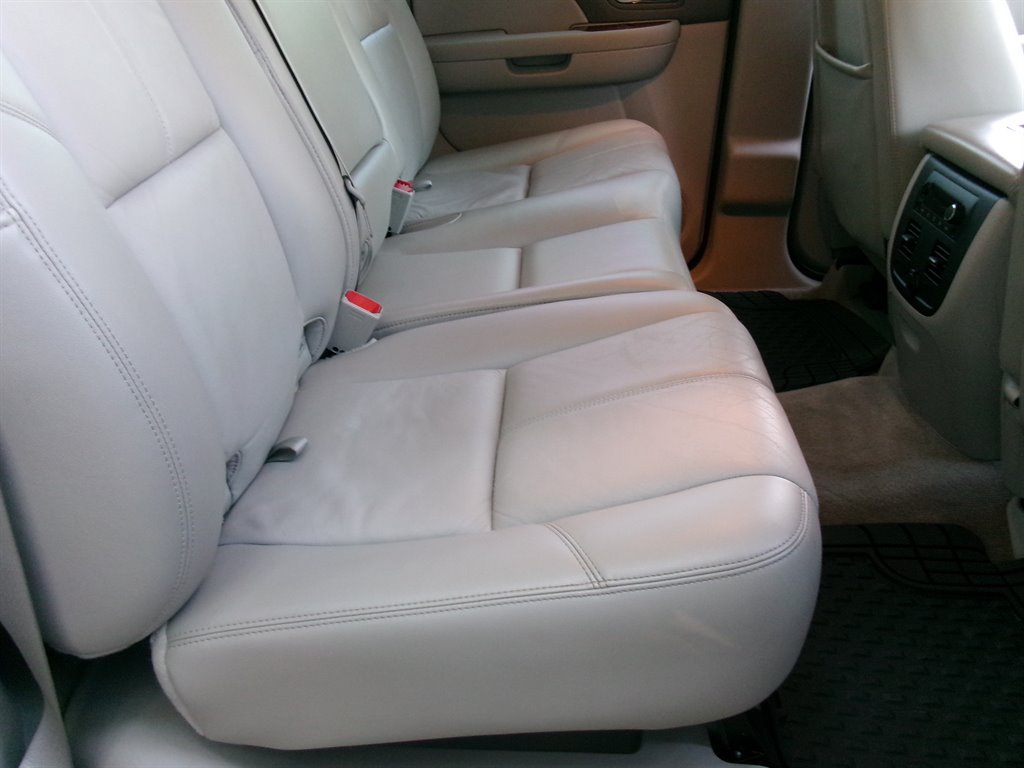 Used 2011 Chevrolet Avalanche LT RWD image 33