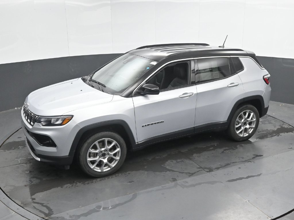 Used 2025 Jeep Compass Limited AWD/4WD image 36