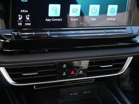 Certified 2024 Volkswagen Atlas Cross Sport SE w/ Panoramic Sunroof Package image 23