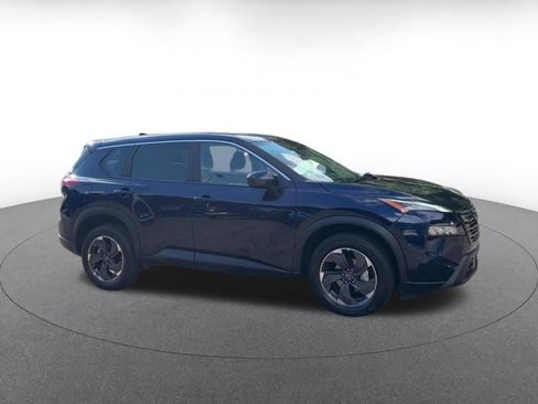 Used 2025 Nissan Rogue SV FWD image 2