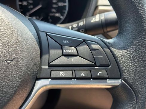 Used 2025 Nissan Altima 2.5 SV FWD image 21