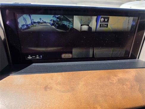 Used 2020 Lexus LX 570 4WD w/ Luxury Package image 18