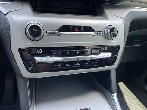 Used 2021 Ford Explorer XLT w/ Equipment Group 202A RWD image 24