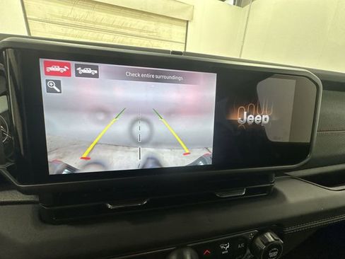 Used 2024 Jeep Gladiator Rubicon image 24