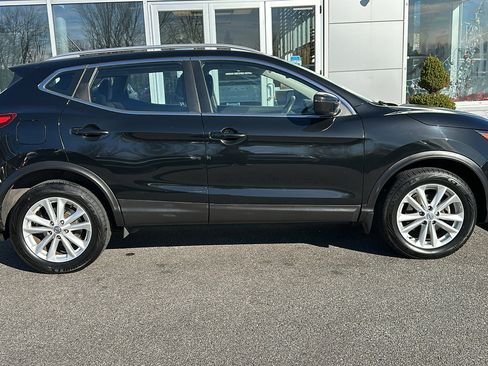 Used 2018 Nissan Rogue Sport SV image 27