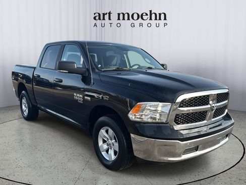 Used 2019 RAM 1500 Classic SLT w/ Luxury Group image 4
