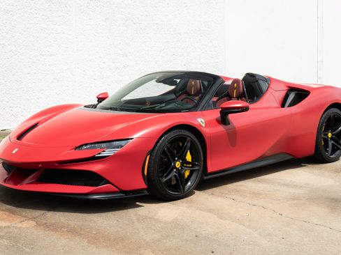 Used 2023 Ferrari SF90 Spider AWD/4WD image 7