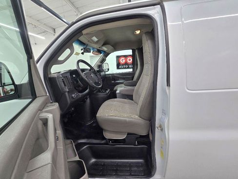 Used 2022 GMC Savana 2500 w/ Driver Convenience Package RWD image 9