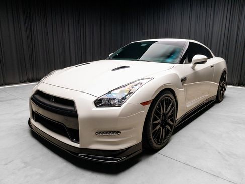 Used 2013 Nissan GT-R Black Edition image 11