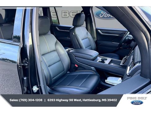 Used 2025 GMC Acadia Elevation w/ Elevation Premium Package FWD image 6