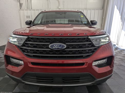 Used 2022 Ford Explorer XLT w/ Equipment Group 202A AWD/4WD image 4