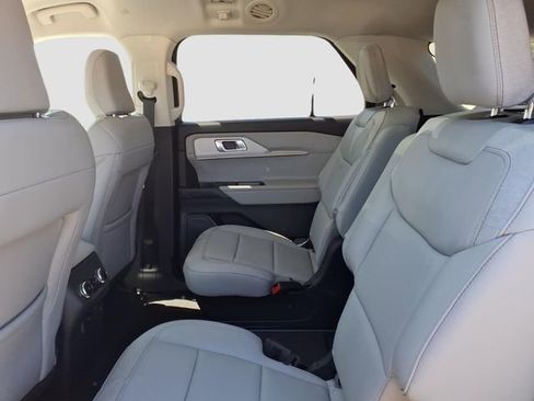 New 2026 Ford Explorer Active RWD image 7