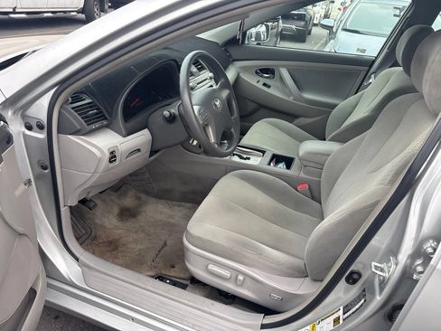 Used 2009 Toyota Camry LE FWD image 12