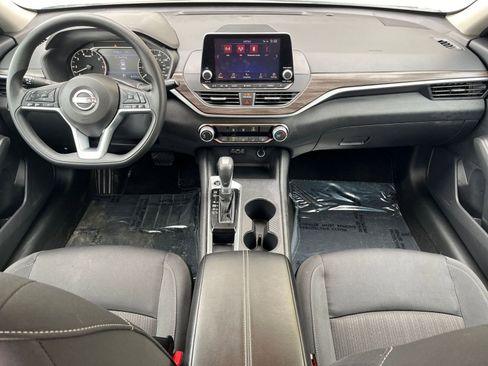 Used 2025 Nissan Altima 2.5 SV image 32