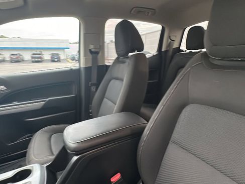 Used 2022 Chevrolet Colorado LT w/ LT Convenience Package image 12
