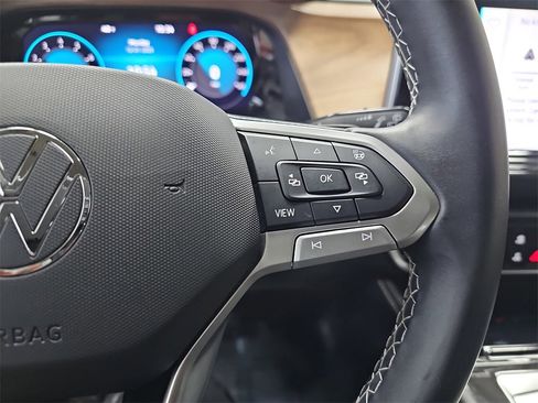 Used 2025 Volkswagen Atlas SE image 18