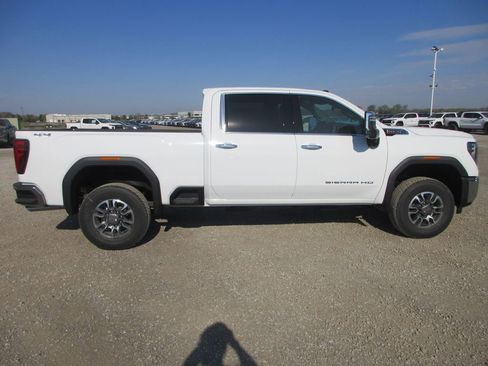 New 2026 GMC Sierra 2500 SLT w/ SLT Convenience Package AWD/4WD image 3