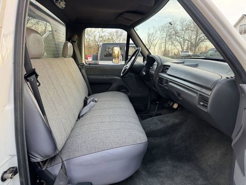 Used 1993 Ford F450 2WD Regular Cab Super Duty image 16