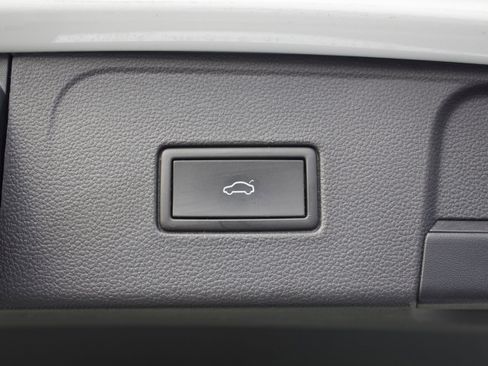 Used 2021 Volkswagen Atlas SE image 31