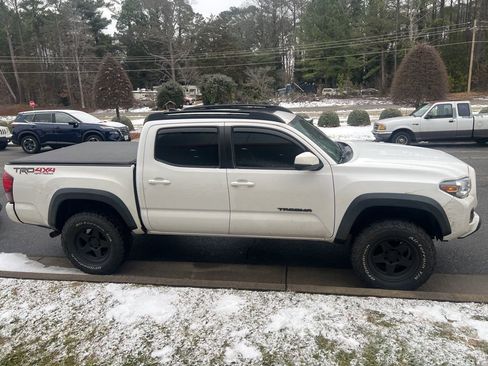 Used 2019 Toyota Tacoma TRD Off-Road image 4
