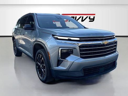 Used 2025 Chevrolet Traverse LT w/ Enhanced Driving Package AWD/4WD image 1