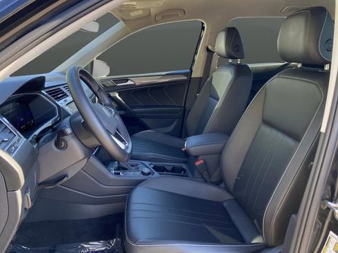 Used 2023 Volkswagen Tiguan SE image 4