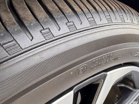 Used 2022 Nissan Sentra SR w/ SR Premium Package image 32