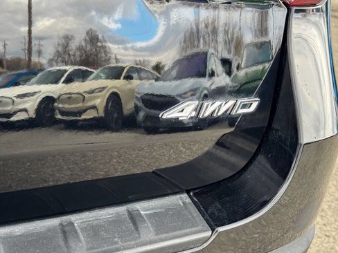 Used 2022 Ford Explorer XLT w/ Equipment Group 202A image 17