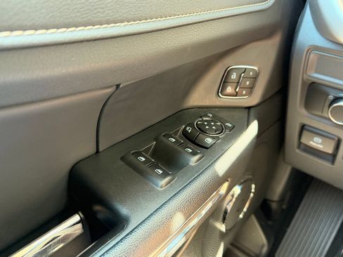 Used 2024 Ford Expedition XLT RWD image 24