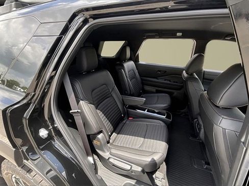 New 2025 Nissan Pathfinder Rock Creek image 9