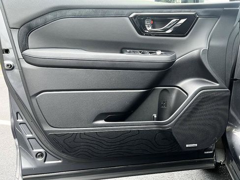 Used 2025 Subaru Forester Limited AWD/4WD image 9