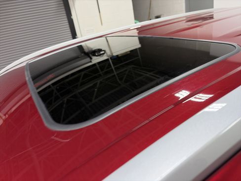 Used 2023 Toyota Highlander XLE image 10