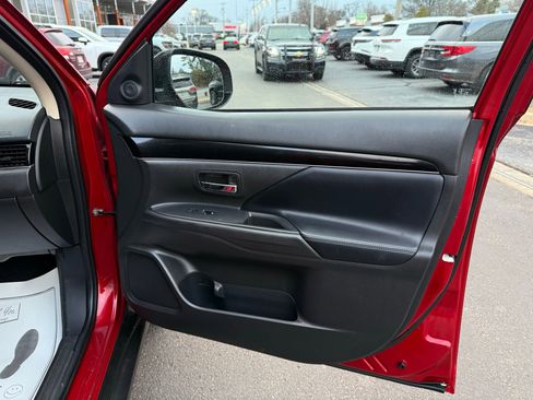 Used 2020 Mitsubishi Outlander SE image 20